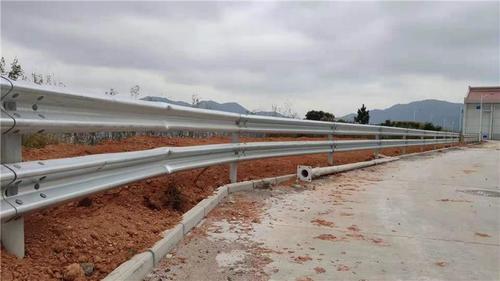 高速公路防撞波形护栏 热镀锌喷塑双波护栏_泉州产品网