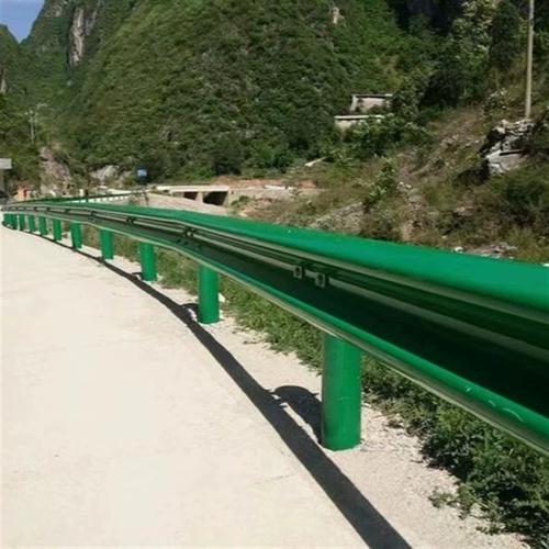 波形护栏 乡村道路与高速公路的安全守护者——从加工镀锌到双波三波防撞解析